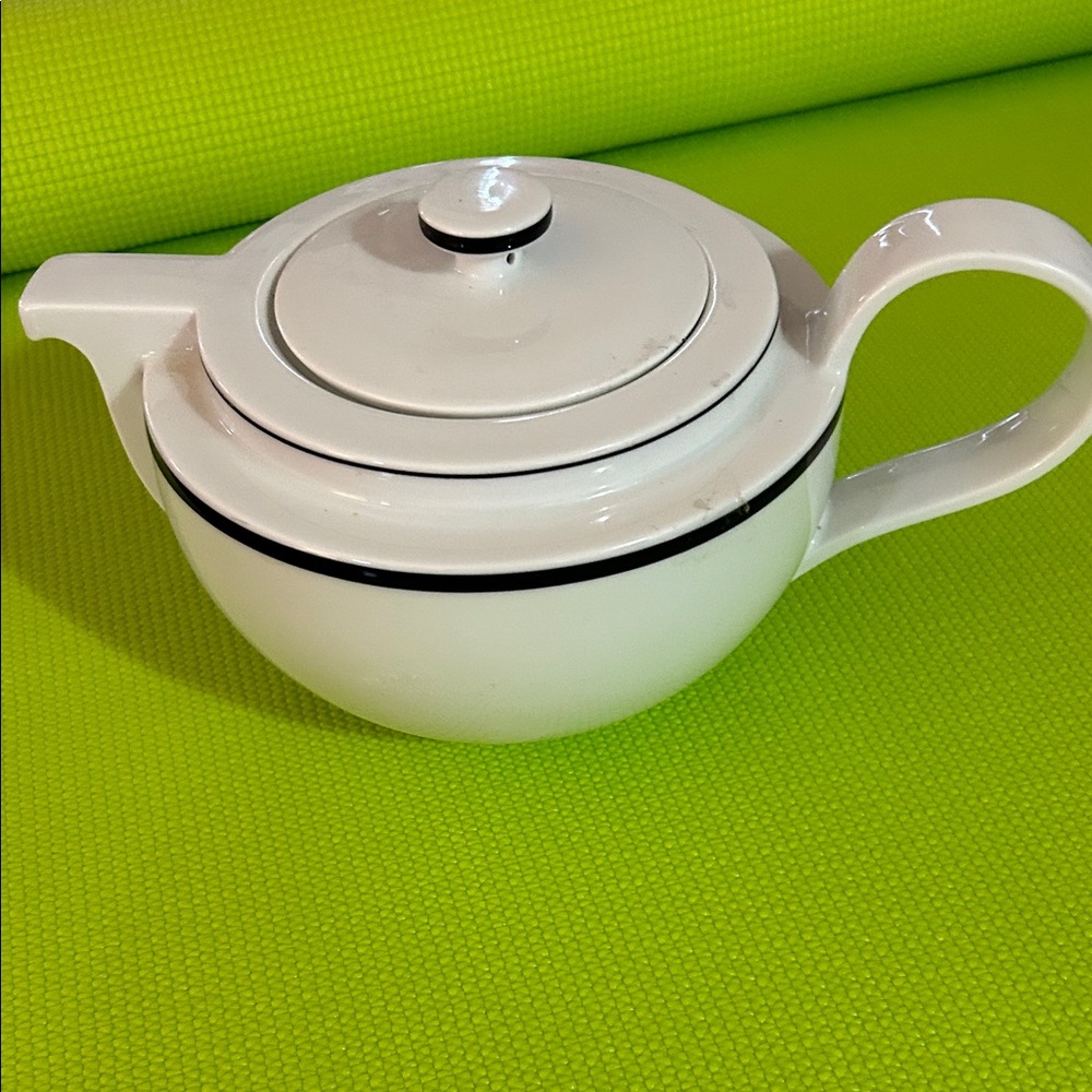 Azberg white and black teapot